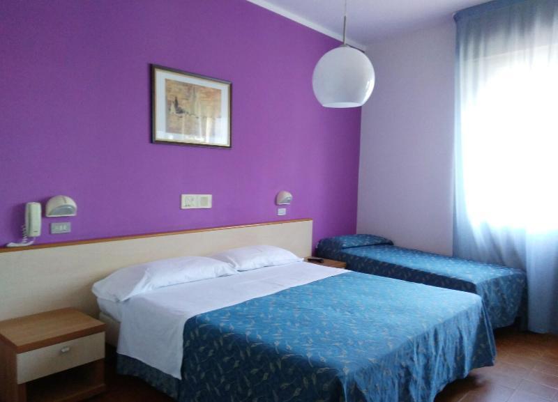 רימיני Hotel Azzurra מראה חיצוני תמונה