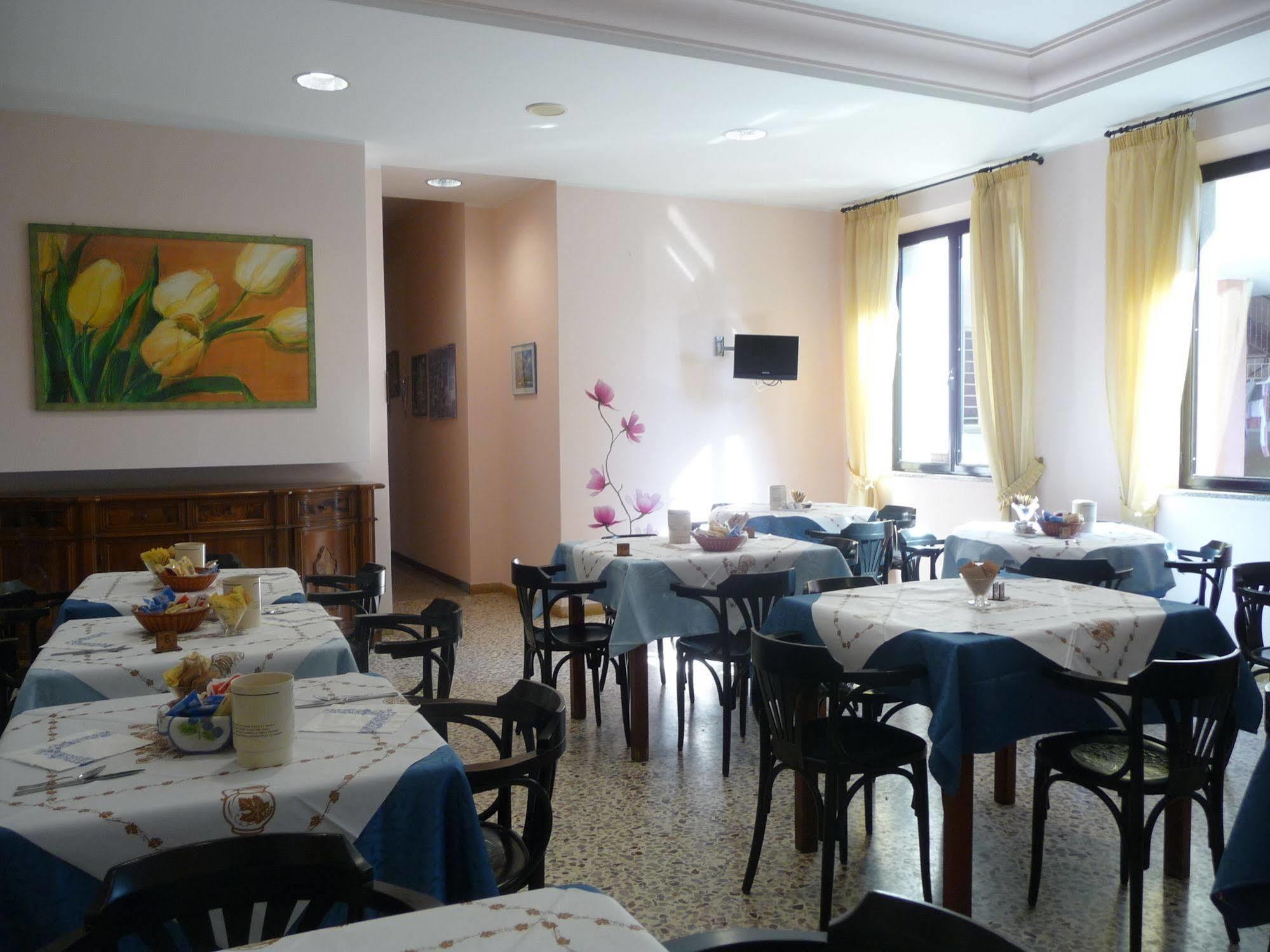 רימיני Hotel Azzurra מראה חיצוני תמונה